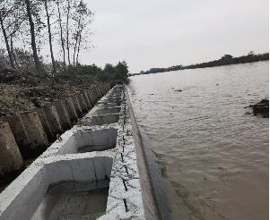 江苏海建公司连云港市盐河航道（灌南段）整治工程护岸完善工程提前百天完工(图1)