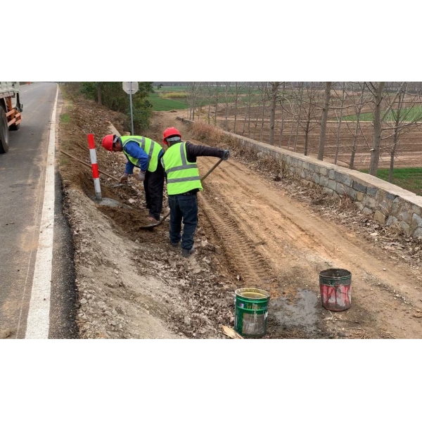 海建公司新沭河防汛道路工程完成交安设施施工