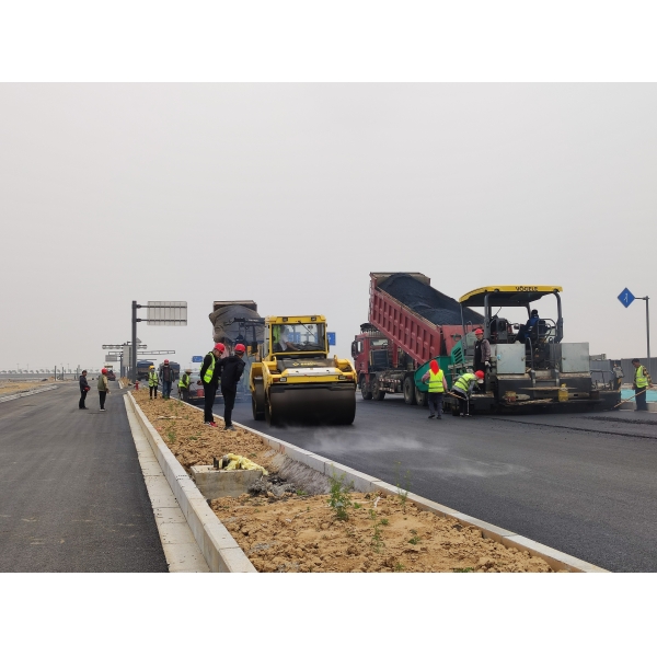 江苏海建公司汇晶路项目加班加点赶工期